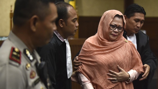 Pada persidangan lain, para penyuap mantan anggota Komisi VII Dewie Limpo mendapat vonis pidana penjara selama dua tahun.