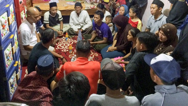 Operator kompetisi ISC 2016 berjanji akan memberikan sanksi tegas kepada oknum yang bertanggung jawab atas kericuhan antarsuporter.