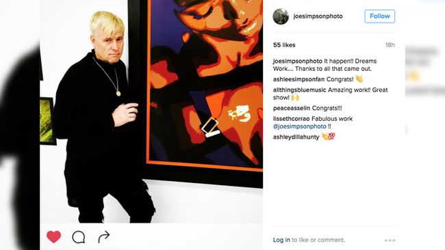 Joe Simpson menggelar pameran foto perdana bertajuk Dreams Work di Galeri Bruce Lurie, Los Angeles, AS.