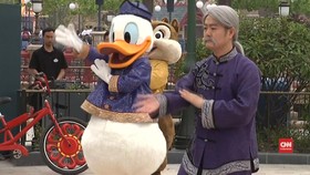 Donald Duck Praktikkan Tai Chi di Disney Shanghai