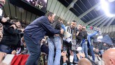 Salam Perpisahan untuk Para Legenda Akhir musim menyisakan perpisahan untuk beberapa pesepak bola seperti John Terry atau Antonio Di Natale yang telah membela klubnya bertahun-tahun.