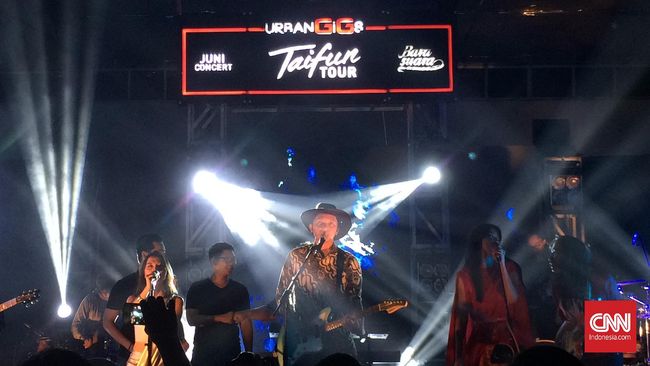 Setelah adanya pembatasan promosi rokok, produsen rokok beralih ke musik, masuk dengan cara halus.