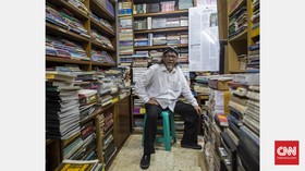 Hidup Dihimpit Buku Demi Penuhi Saku