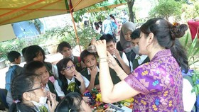 Serunya Hari Bumi dan Kartini di SD Yasporbi