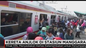 Penumpukan Penumpang di Stasiun Manggarai
