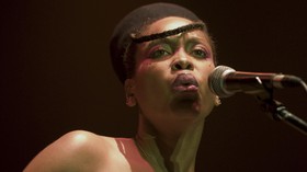 Erykah Badu Minta Maaf Usai Bikin Ulah di Pesta Ultah Obama