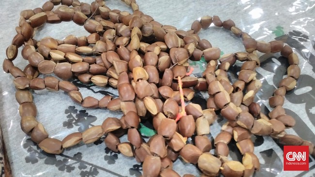 Suku Anak Dalam di Jambi punya budaya yang unik. Salah satunya adalah kalung Sebelik Sumpah. Ada cerita apa di balik kalung ini?