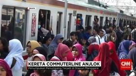 Penumpukan Penumpang Terjadi di Stasiun Manggarai
