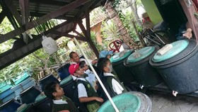 Seru dan Ramai, Peringatan Kartini dan Bumi di SD Yasporbi