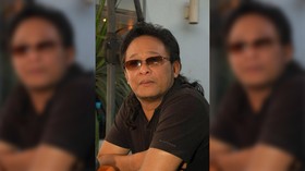 Anak Lelang Gitar Deddy Dores untuk Pengobatan Sang Ibu