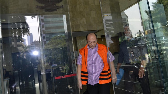 Ichsan dan Awang Lazuardi dinilai terbukti menyuap Kasubdit Perdata MA untuk menunda salinan putusan kasasi atas perkara korupsi yang menjerat Ichsan.