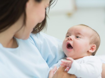 Soal Menggendong Bayi dan Anggapan Bau Tangan