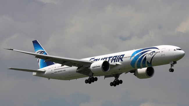 Militer Mesir mengatakan puing-puing dari pesawat EgyptAir MS804 ditemukan di Laut Mediterania, sekitar 290 kilometer dari kota pesisir Alexandria.