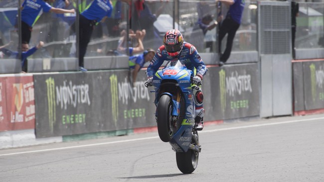 Rossi mendukung langkah Yamaha merekrut Maverick Vinales sebagai pengganti Lorenzo. Tak hanya muda, Vinales diklaim Rossi punya masa depan yang bagus di MotoGP.