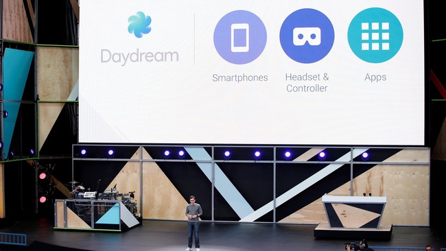 Google tak puas mengembangkan kacamata virtual reality dari karton. Kali ini mereka membuat standar baru perangkat VR yang disertai alat pengontrol.