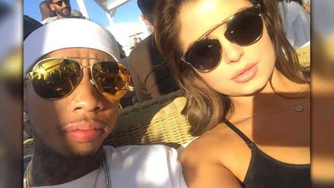 Seakan ingin membalas kelakuan Kylie Jenner, Tyga mengunggah video dan foto kedekatannya dengan model seksi Demi Rose Mawby.