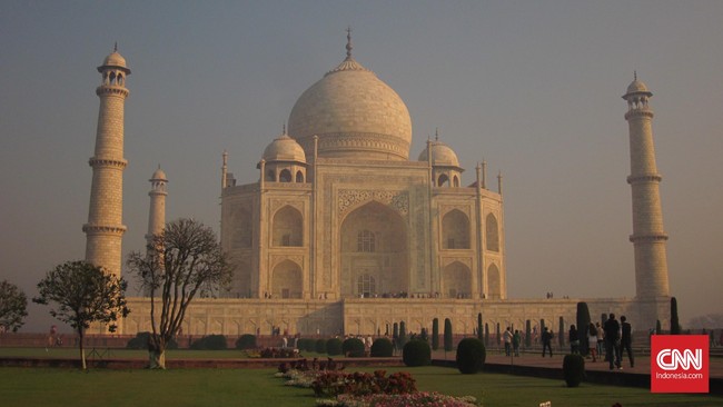 Polusi udara New Delhi dilaporkan semakin parah, levelnya tiga kali lipat melampaui Beijing hingga menjadi yang terparah dalam tiga tahun terakhir.