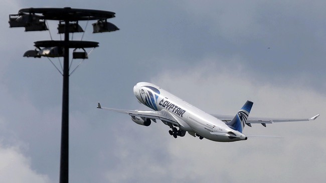 Pesawat Airbus A320 itu diketahui dalam kondisi prima dan cuaca saat itu sangat baik, selain itu tidak ada sinyal darurat yang dikeluarkan pilot.
