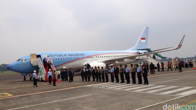 Di Korea Selatan, Jokowi bertemu Presiden Park Geun-hye dan sejumlah pengusaha. Di Rusia, bertemu Presiden Vladimir Putih bahas soal keringanan pajak.