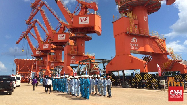 Pemerintah telah menghentikan sementara izin usaha empat perusahaan tambang karena tak juga melaporkan kemajuan pembangunan smelter.