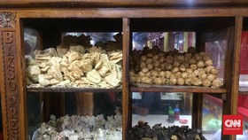 Lima Gerobak Bakso Malang Maksum dan Pinjaman KUR BRI