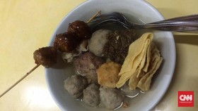 'Bertaruh Nyawa' Demi Kehangatan Semangkuk Bakso President