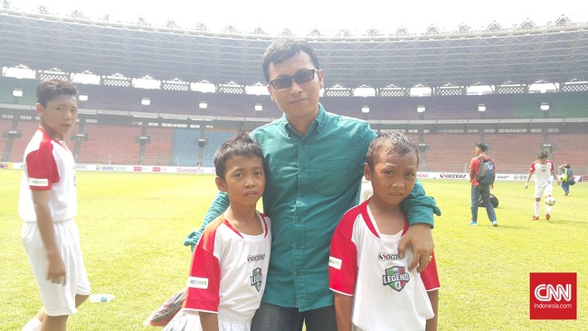 Anak-anak mengaku senang ikut bermain bersama para legenda timnas Italia meski banyak di antara mereka yang tak mengenal satu per satu pemain tersebut.