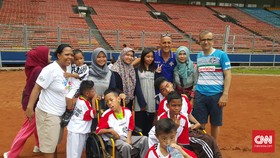 Keceriaan Anak Difabel Bertemu Legenda Italia
