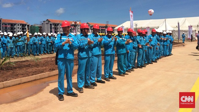 Untuk membangun smelter, Harita Group menggandeng perusahaan asal China yakni China Hongqiao Group Ltd dan membentuk perusahaan patungan.