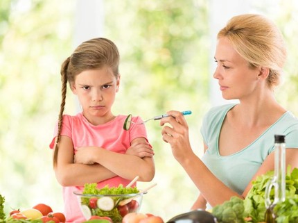 Kata Cinta Bunda Saat Bujuk Si Kecil yang Mogok Makan