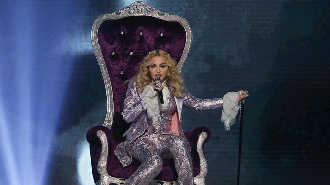 Sukses lewat turnya Rebel Heart, Madonna meraih gelar yang sama dengan sebelumnya diraih Beyonce, Taylor Swift, Katy Perry dan Lady Gaga.