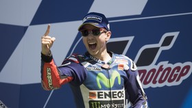 Senangnya Lorenzo Lepas dari Markas Rossi