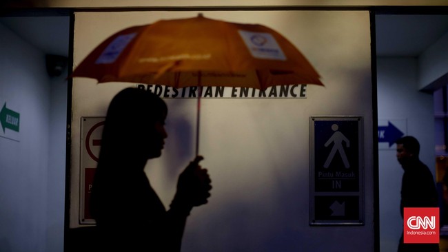 La Nina menyebabkan hujan berintensitas tinggi meski pada musim kemarau. Sebanyak 90 persen daerah di Indonesia disebut akan masuk musim hujan November nanti.