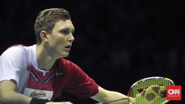 Juara dunia yang merupakan pemain tunggal putra nomor satu saat ini, Viktor Axelsen, menantang pemeran Wolverine, Hugh Jackman, bermain bulu tangkis.