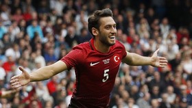 Hakan Calhanoglu Disanksi Larangan Main Empat Bulan