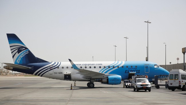 Kotak hitam pesawat maskapai EgyptAir MS8014 yang jatuh di Laut Mediterania pada bulan lalu mulai diperiksa, sepekan setelah ditemukan.