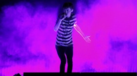 Troye Sivan Segera Rilis Lagu Duet Bareng Ariana Grande