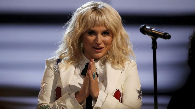 Kesha memberi bocoran melalui Instagram bahwa dirinya akan berkolaborasi dengan salah satu pemenang Grammy. Kemungkinan itu Swift.