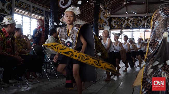 Karena sarat akan nilai budaya, prosesi pernikahan unik itu bisa dimanfaatkan untuk menarik minat wisatawan datang ke Pulau Kalimantan.