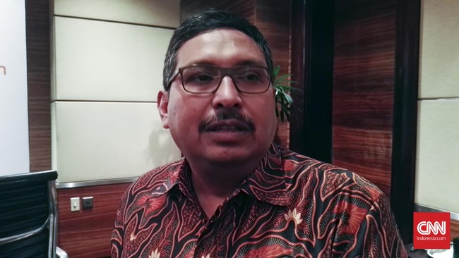 Kemenkominfo enggan mengomentari kasus penangkapan penjual ponsel ilegal ke pihak bea cukai.