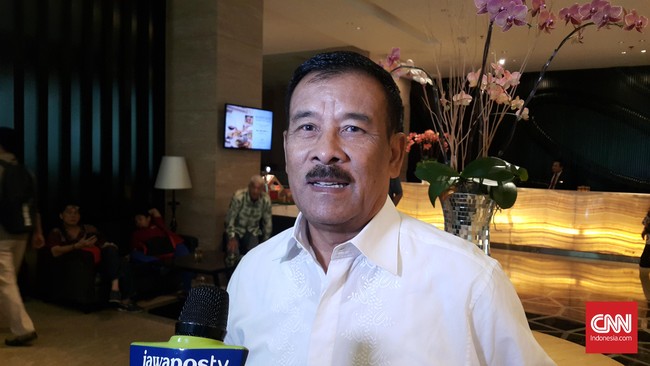 Rencana PSSI untuk mengubah operator kompetisi menjadi PT Liga Indonesia Baru tak diketahui Persib Bandung. Umuh Muchtar pun berujar: "Wow".