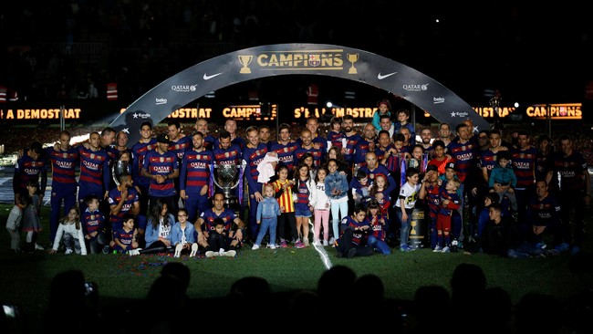 Perayaan gelar ganda Barcelona di Camp Nou kurang meriah menyusul absennya dua pemain bintang Blaugrana: Lionel Messi dan Luis Suarez.