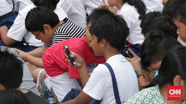 Manusia layaknya simbiosis mutualisme dengan yang lainnya. Namun jika mengenal tetangga sebelah saja tidak bagaimana ia akan meminta bantuan terhadap sesamanya?