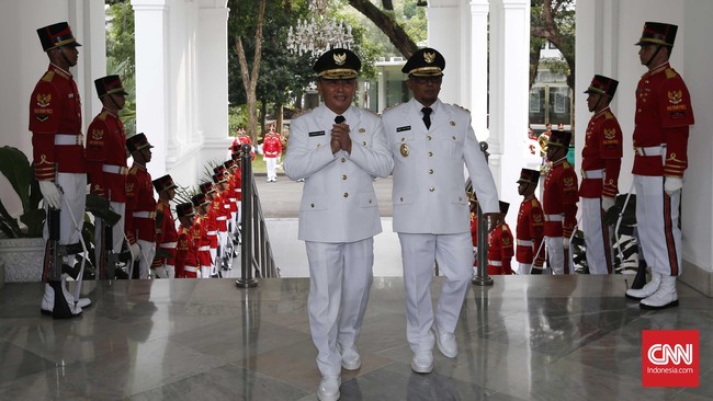 Hal itu dilakukan agar masyarakat bisa mencari nafkah secara sah menurut aturan hukum.