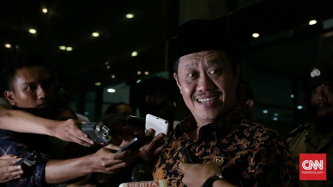 Mantan Ketua KY Aidul Fitriciada Azhari menyulut reaksi sejumlah tokoh terkemuka di KPK karena telah menuding lembaga itu kerap meneror hakim kasus korupsi.