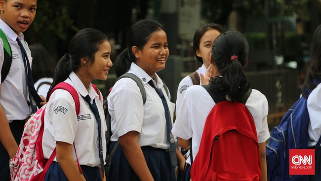 Usia pubertas di kalangan anak makin maju saja. Kalau dulu anak pubertas rata-rata usia 10 tahun, sekarang malah pada 8-9 tahun. Apa bahayanya?