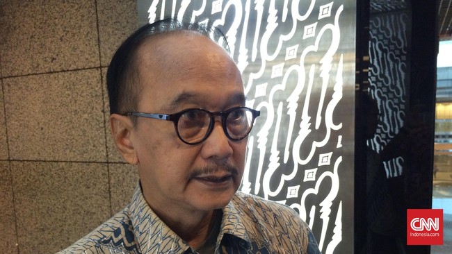 Asosiasi Emiten Indonesia merinci, bisnis properti dan otomotif masih akan terus melambat hingga akhir 2016 disebabkan masyarakat masih menahan diri.