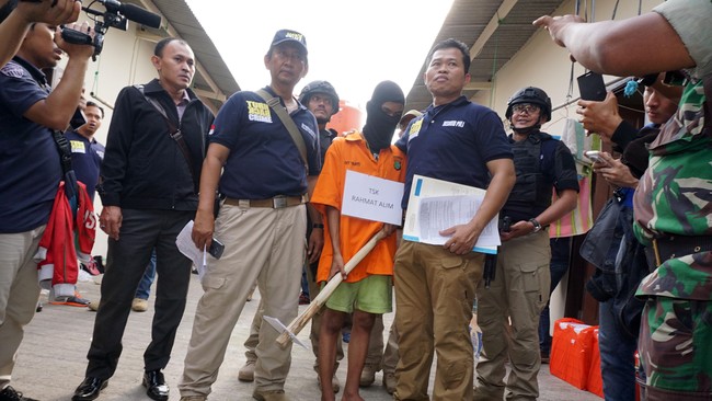 Baru berkas satu tersangka yang dilimpahkan ke Kejaksaan Negeri Tengerang. Tersangka yang berkasnya sudah selesai ini masih berusia di bawah umur.