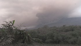 Gunung Sinabung Aktif Kembali