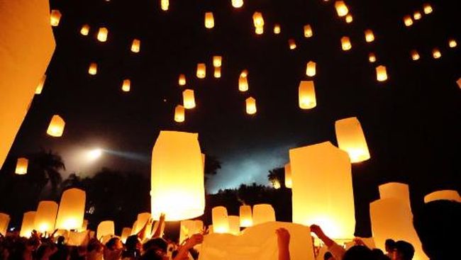 Tiket lampion Waisak 2022 di Candi Borobudur pada 16 Mei sudah dapat dipesan. Berikut harga tiket pelepasan lampion Waisak 2022 Candi Borobudur.